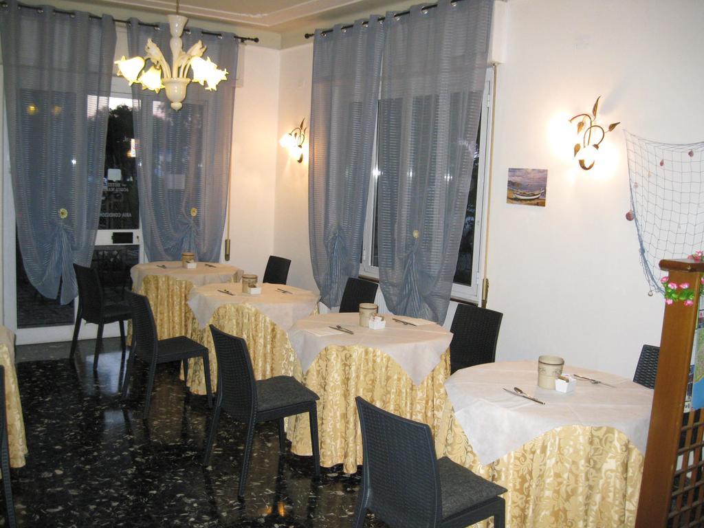 Hotel Acqua Marina Albissola Marina Exterior photo