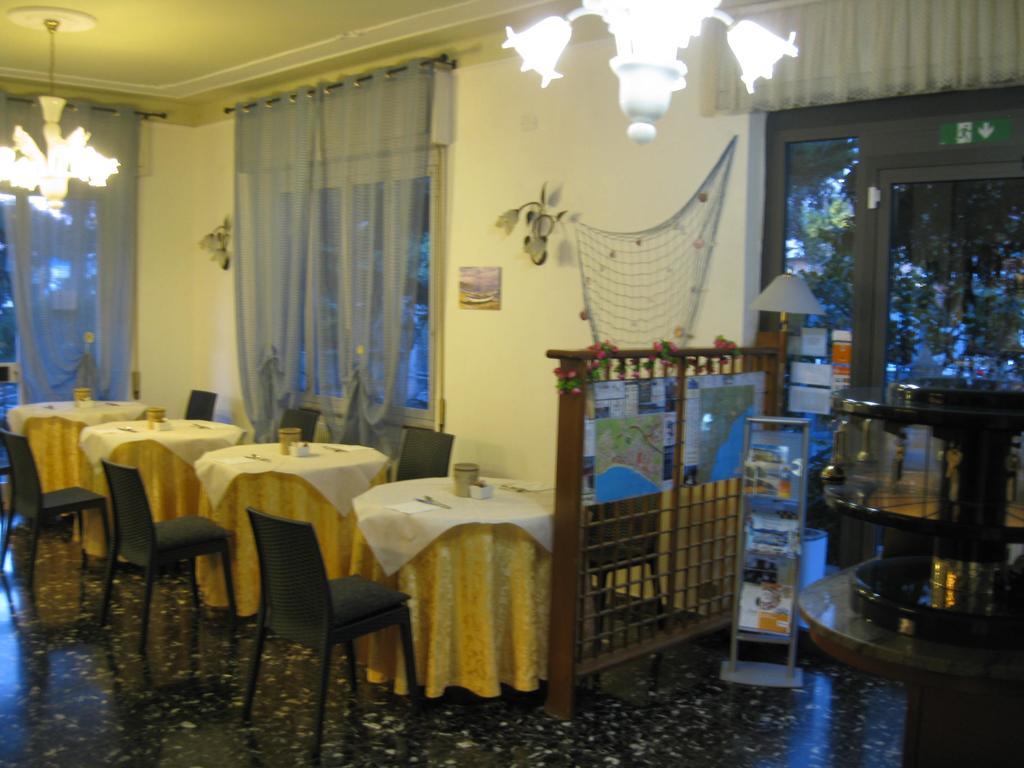 Hotel Acqua Marina Albissola Marina Exterior photo